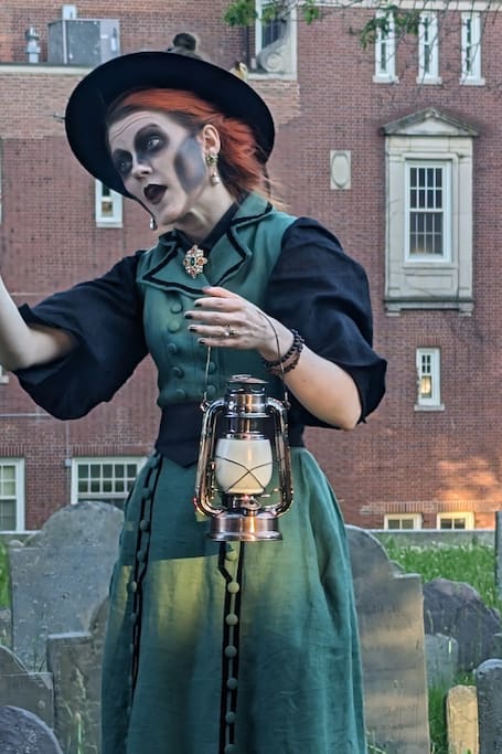 Unearth haunted tales on Boston’s ghost nightwalk