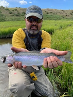 Pesca con mosca en el río Pecos con un guía experimentado