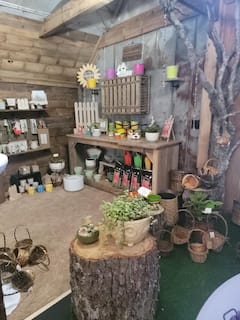 Crea regalos en un granero histórico