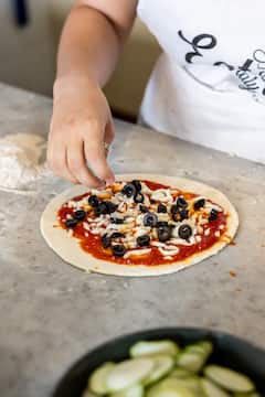 Clase de preparación de pizza y helado con un chef romano