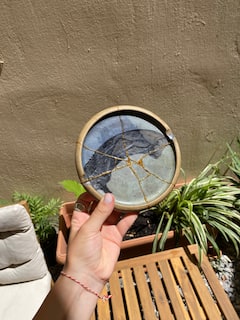 Practica kintsugi con una alfarera consciente