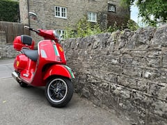 骑着 Vespa 穿越风景优美的菲耶索莱山丘
