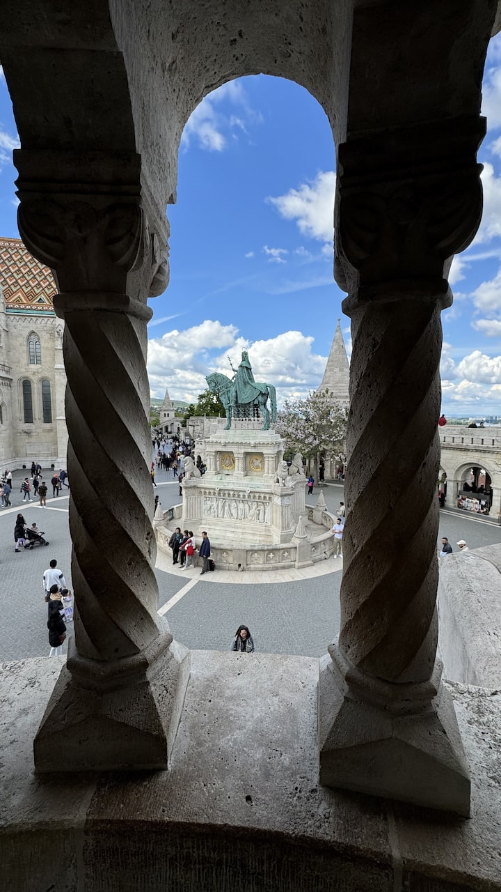 Château de Roam Buda avec un historien médiéval