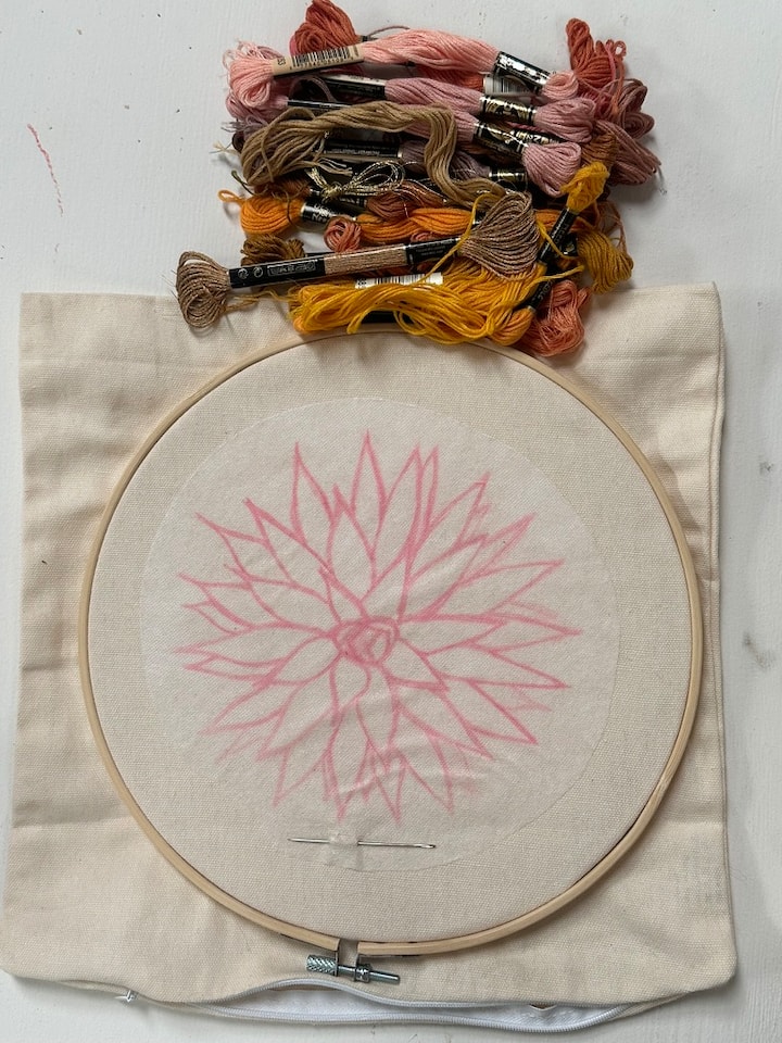 Design and embroider your desert pillow