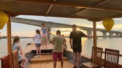Paseo en barco al atardecer para pescar en Hoi An con barbacoa y gente local
