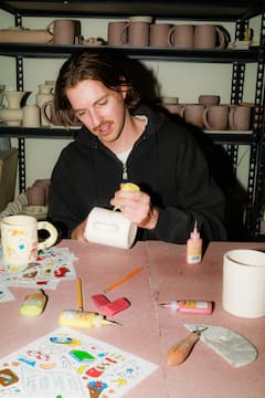 在中央市场给马克杯纹身