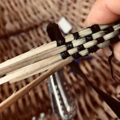 在吕贝隆制作植物手链