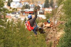 Deslízate en tirolesa por las montañas de Idaho Springs