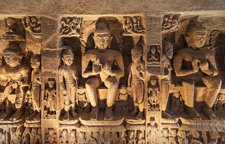 अनुभवी गाईडसोबत अजंता आणि एलोराला भेट द्या