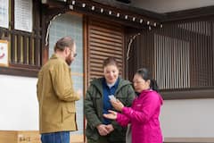 Visita el santuario Shirahige y cocina casera japonesa