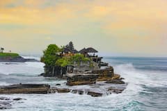 Atardecer en Tanah Lot y el templo del Palacio Real
