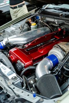 לרכוב על JDM R34 דרך טוקיו למפגש מכוניות בדאיקוקו