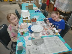 与陶艺家一起手工制作陶器