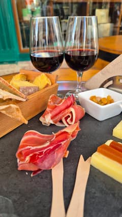 Découvrez Lisbonne à travers une visite à pied gastronomique et vinicole