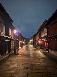 金泽艺伎之夜的秘密：隐秘小巷