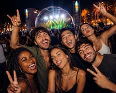 מסיבה בפסטיבלי הרחוב המסורתיים של ברצלונה