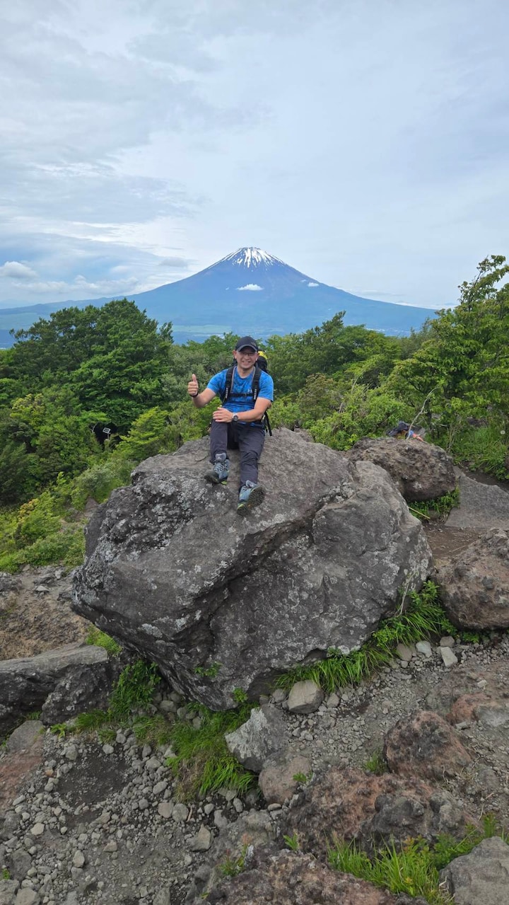 Safe guided day trip mountain climbing from Tokyo - With a view of