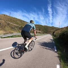 Aventura en bicicleta de ruta por Barcelona con un ciclista local