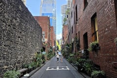 Melbourne Moments: Walking Tour & Photo Experience