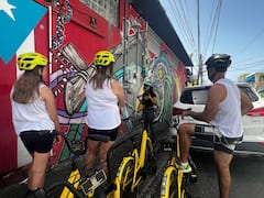 Pedalea por murales ocultos con ciclistas urbanos