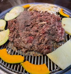 Restaurantes de barbacoa local recomendados por coreanos y fotos de la ciudad de noche