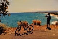 Recorrido en bicicleta eléctrica por la costa: calas escondidas y tiempo en la playa