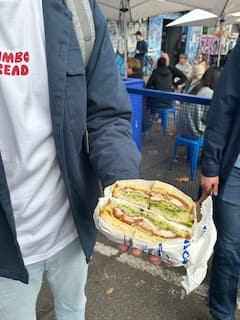 在菲茨罗伊和科林伍德品尝美食