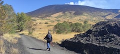 Pasea por el volcán: experiencia de marcha nórdica en el Etna