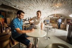 Degustación de productos locales, vinos y mieles