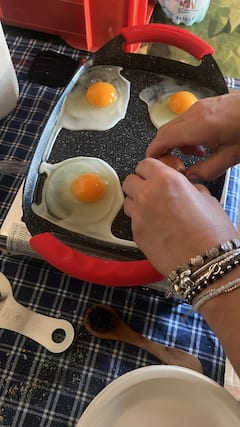 与松露采集者一起享用早午餐