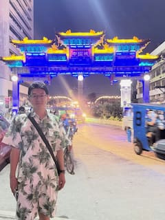 当地导游带你漫步夜市