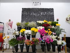 ליצור זר פרחים ייחודי עם אומנית פרחים מקצועית