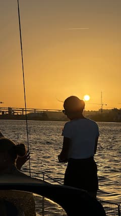Experiencia de navegación a la hora dorada en Lisboa