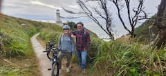Recorrido en bicicleta eléctrica por The Discovery Trail hasta un faro