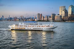 Crucero de Año Nuevo con fuegos artificiales y barra libre