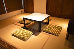 在 100 年老町屋中绘制日式风铃
