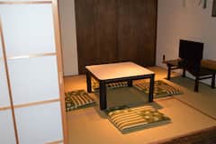 在 100 年老町屋中绘制日式风铃