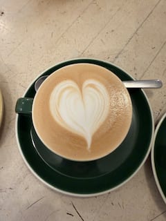 Conviértete en barista en Chanceux, una cafetería parisina