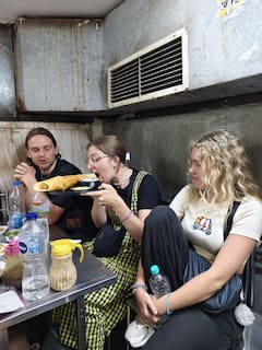 街头美食达人带你大快朵颐老城小吃