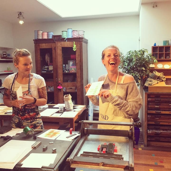 Aprende a imprimir en tipografía en un estudio privado