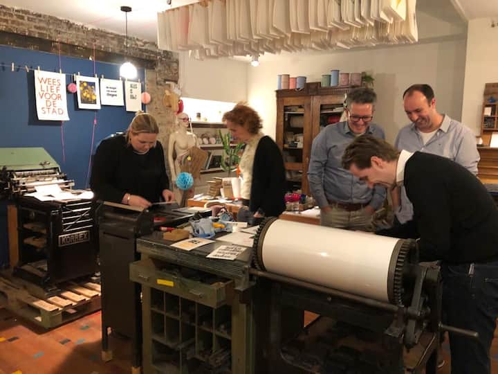 Aprende a imprimir en tipografía en un estudio privado