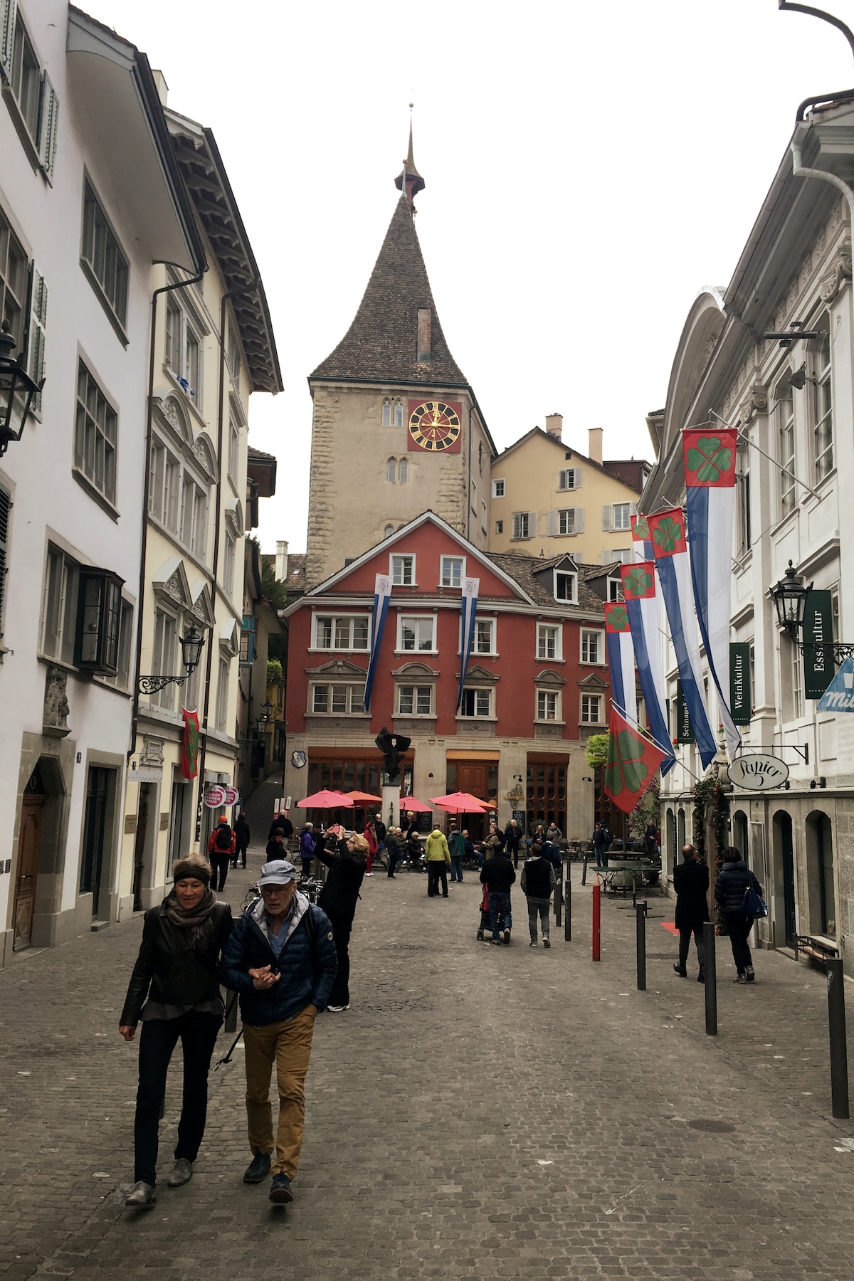 Entdecke die Highlights von Zürich während eines 90-minütigen Spaziergangs