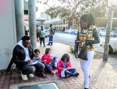 Recorre el distrito financiero de Sandton y dibuja lo que ves