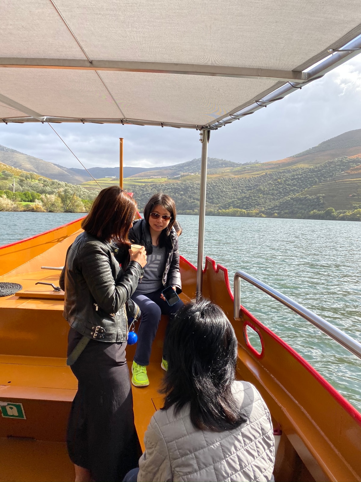 Two small local wineries, lunch & an 1-h boat tour