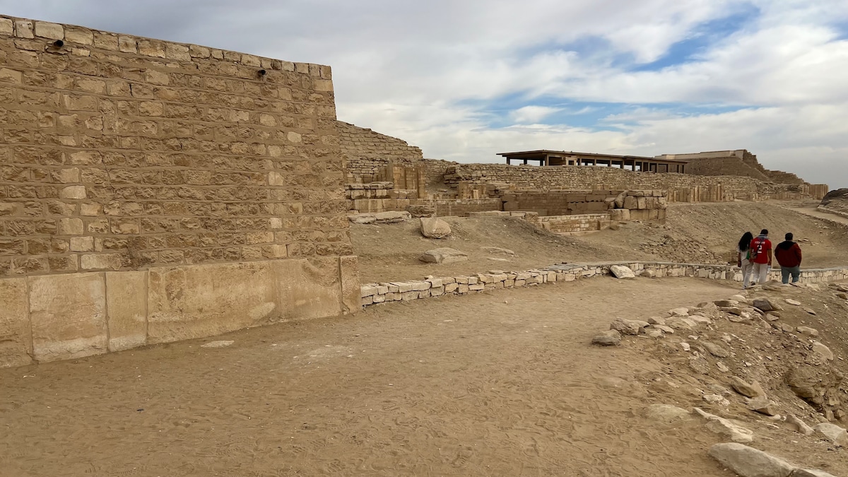 Pyramids Sakkara mimfis and dahshour