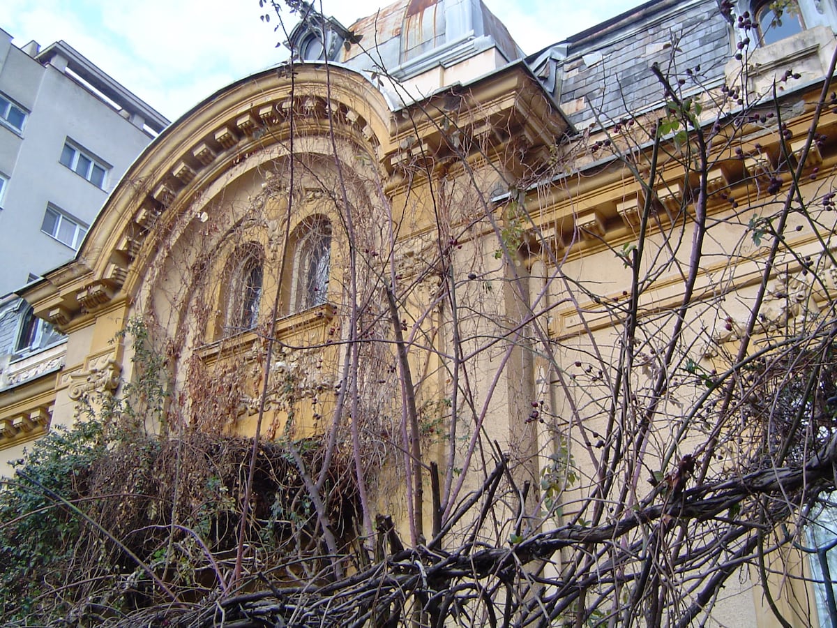 Erwecke die Phantome und die Mythologie der Stadt