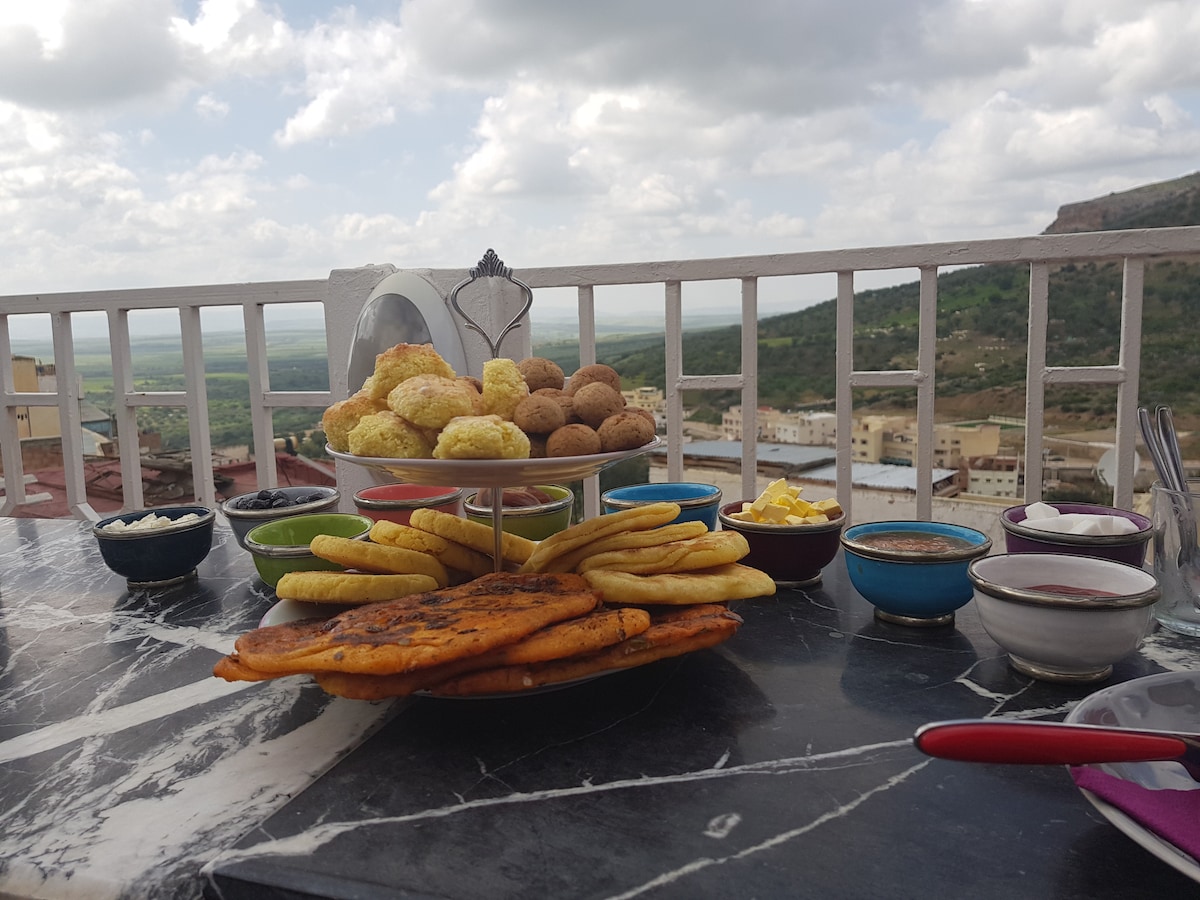 Bake and cook in a traditional Moroccan home