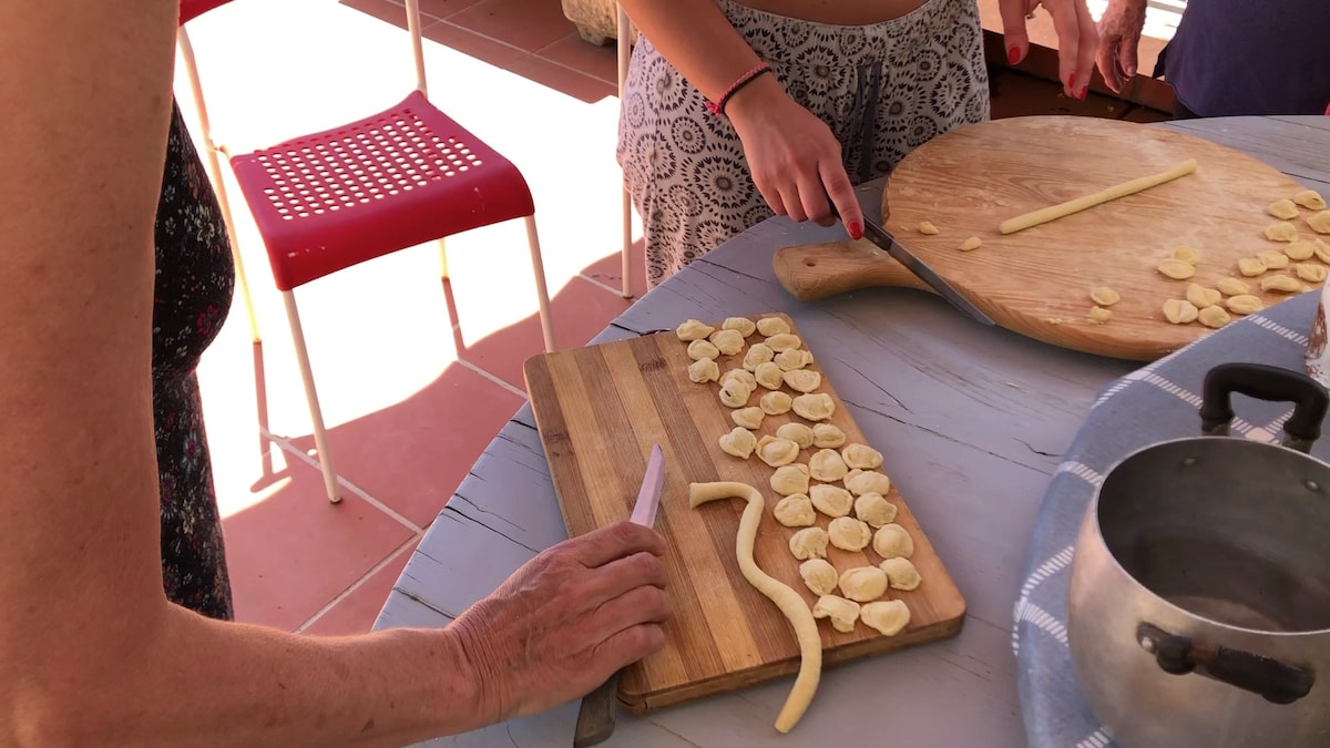 Make orecchiette in Salento