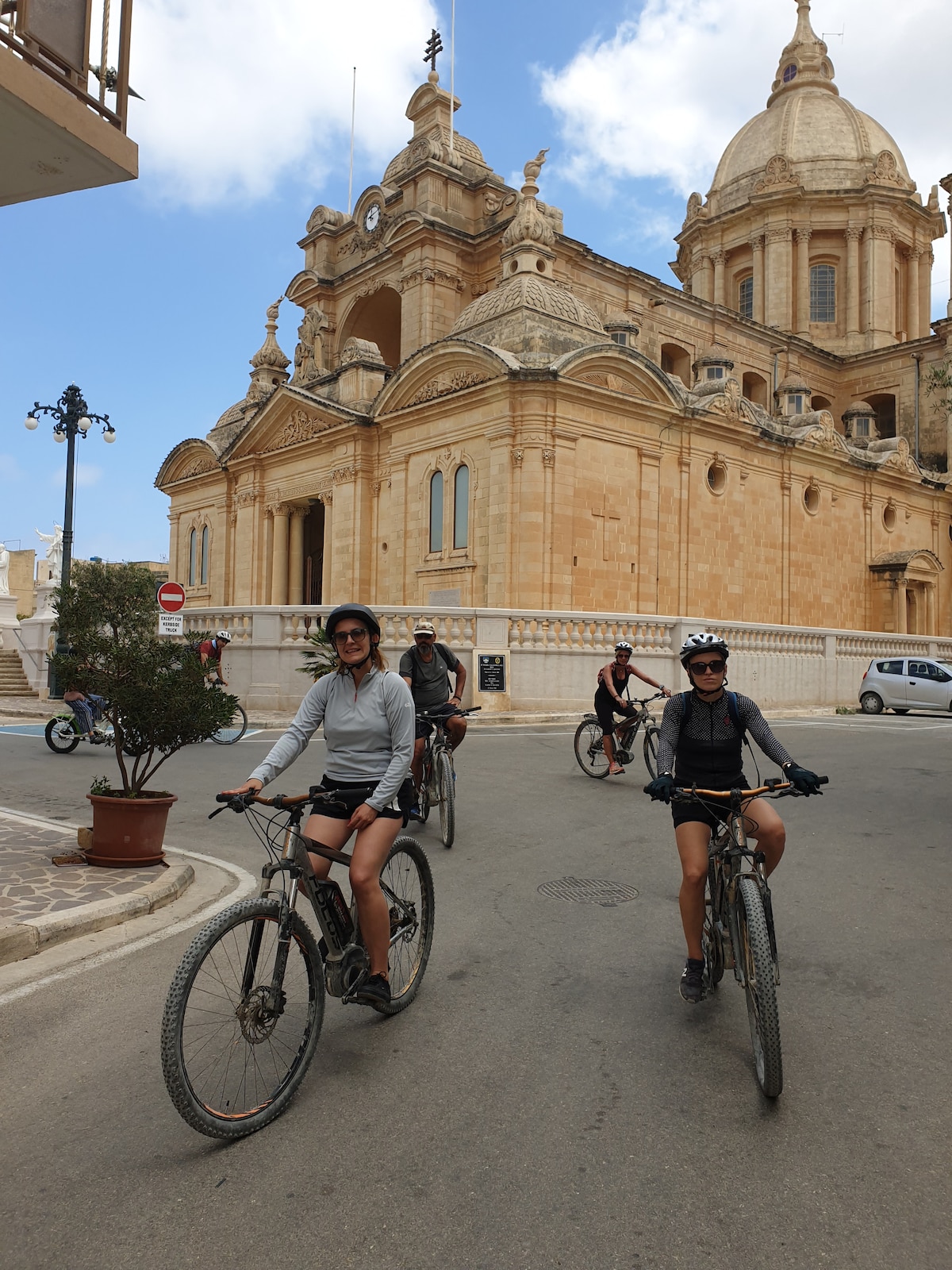 Explore Gozo by e-Bike