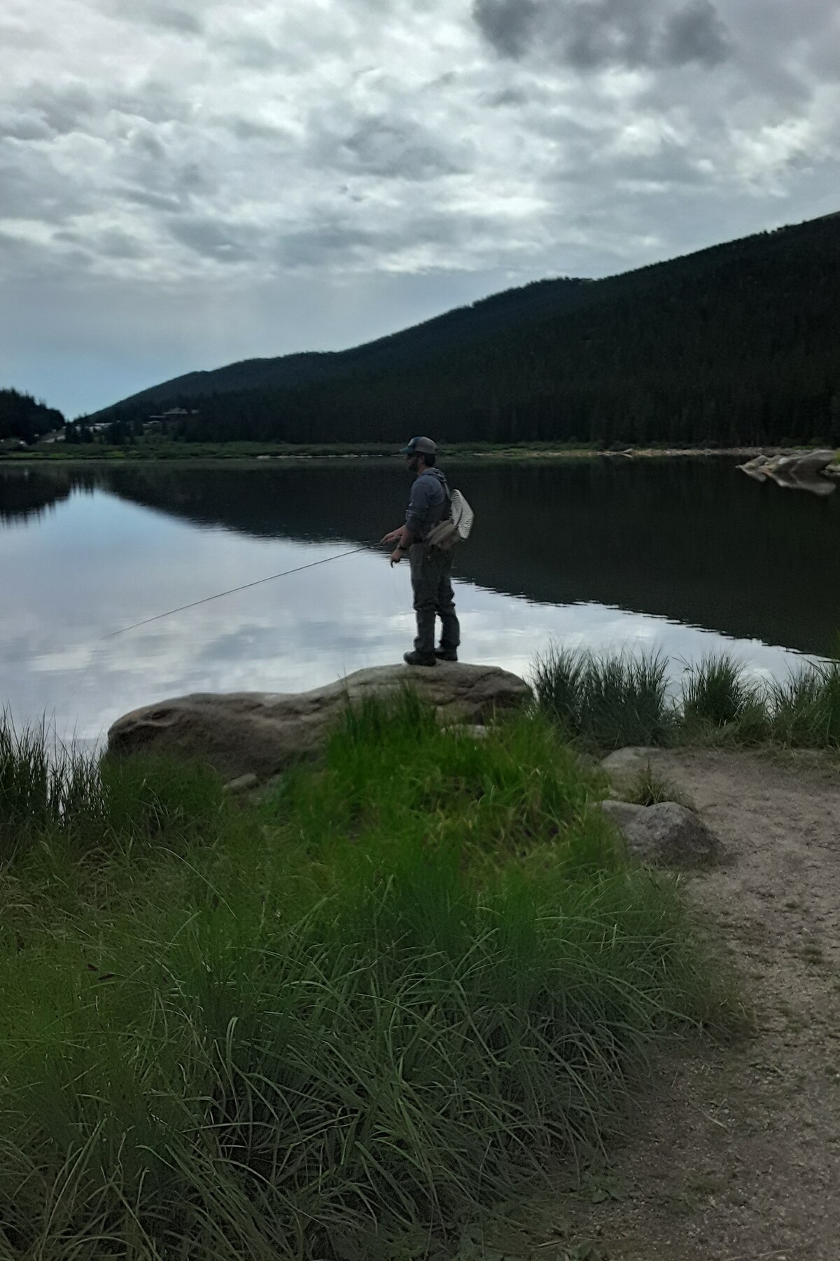 Family fishing near Idaho Springs